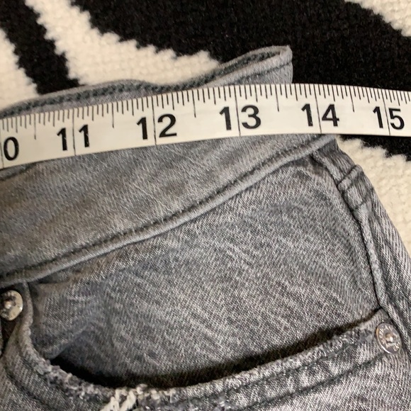 American Eagle Gray Ripped Knee Mom Jean Size 6 Short - Picture 9 of 14